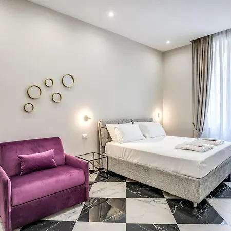Lady Rose One Apartment *