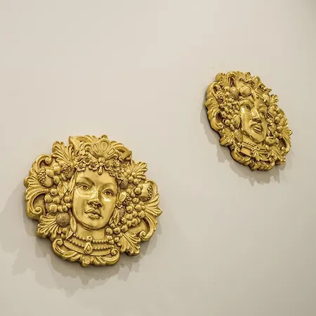 Lady Rose One Apartment