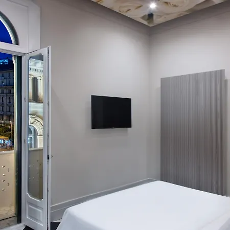 Lady Rose One Apartment *